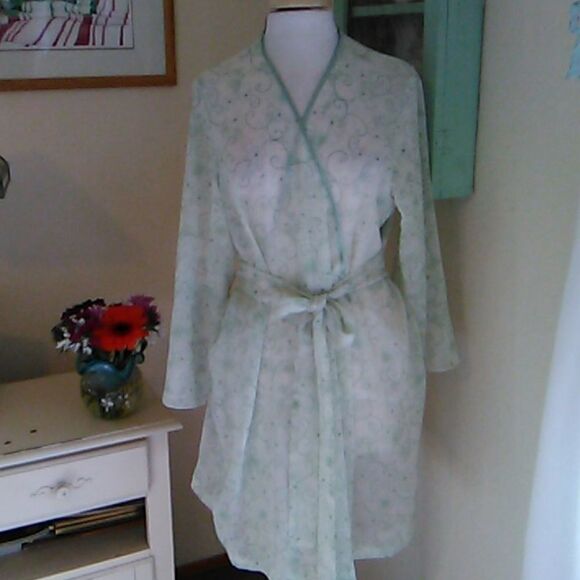 Morgan Taylor Intimates Two Piece Set - Picture 10 of 15